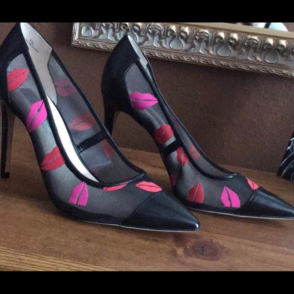 👠 - Picture 2 of 2